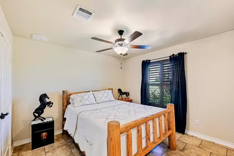 Bedroom - 560 Saddle Ridge Dr, Bertram, TX 78605 photo 2 of 3