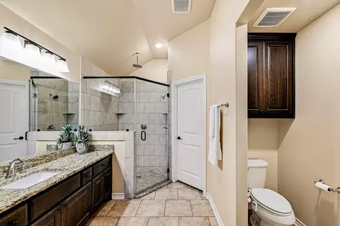 Bath - 560 Saddle Ridge Dr, Bertram, TX 78605 photo 1 of 2