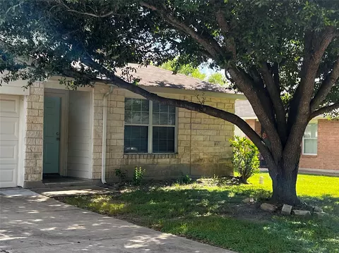 111 Sylvan St, Hutto, TX 78634