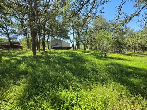 113 Valley Ln, Smithville, TX 78957