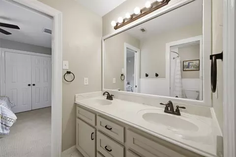 Bath - 12710 Aries Loop, Willis, TX 77318 photo 5 of 5