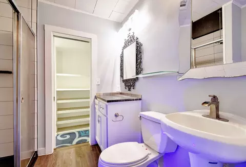 Bath - 717 S Laurel Ave, Luling, TX 78648 photo 2 of 3