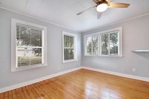 Living - 717 S Laurel Ave, Luling, TX 78648 photo 3 of 3