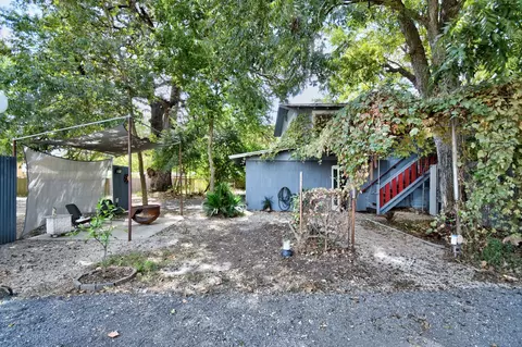 Exterior - 717 S Laurel Ave, Luling, TX 78648 photo 6 of 7