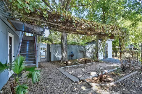 Exterior - 717 S Laurel Ave, Luling, TX 78648 photo 7 of 7