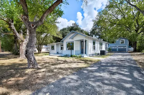 Exterior - 717 S Laurel Ave, Luling, TX 78648 photo 2 of 7