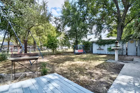 Exterior - 717 S Laurel Ave, Luling, TX 78648 photo 4 of 7