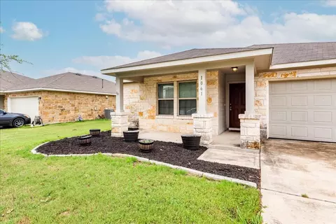 Exterior - 1061 Violet Ln, Kyle, TX 78640 photo 8 of 12