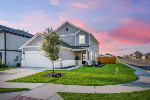 304 Tolo Dr, Elgin, TX 78621