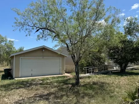 125 Country Road 3829, San Antonio, TX 78253