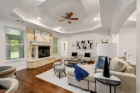 9402 Springwood Dr, Austin, TX 78750
