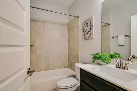 Bath - 2001 Tramson Dr, Austin, TX 78741 photo 3 of 3