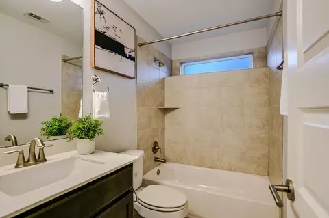Bath - 2001 Tramson Dr, Austin, TX 78741 photo 2 of 3