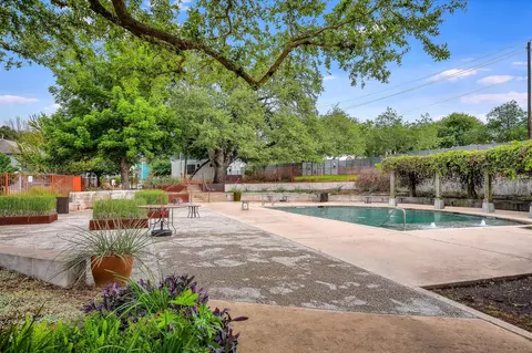 Exterior - 2001 Tramson Dr, Austin, TX 78741 photo 6 of 9
