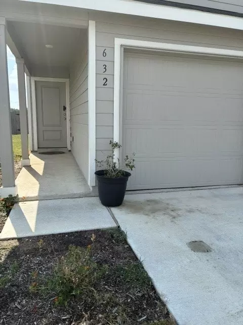 Exterior - 632 Commander Abbott Dr, Jarrell, TX 76537 photo 2 of 2