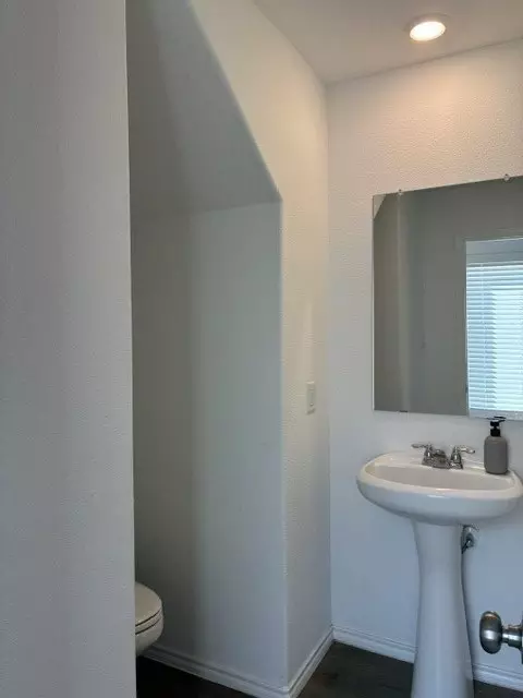 Bath - 632 Commander Abbott Dr, Jarrell, TX 76537 photo 1 of 3