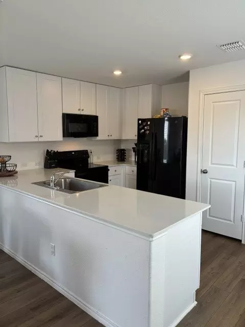 Kitchen - 632 Commander Abbott Dr, Jarrell, TX 76537 photo 1 of 2