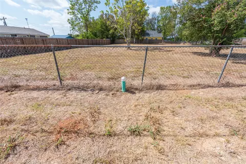 1602 Cummings St, Luling, TX 78648 photo 14