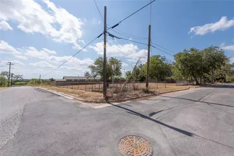 1602 Cummings St, Luling, TX 78648 photo 9