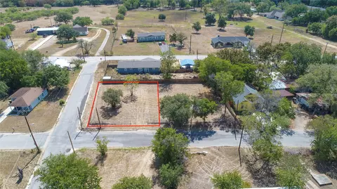 1602 Cummings St, Luling, TX 78648 photo 3