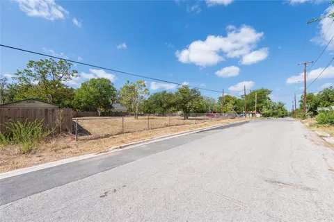 1602 Cummings St, Luling, TX 78648 photo 11