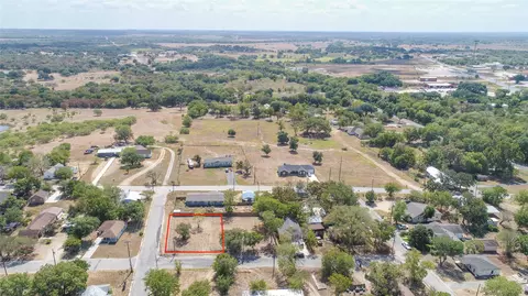 1602 Cummings St, Luling, TX 78648 photo 6