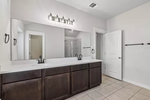 Bath - 232 Gidran Trl, Georgetown, TX 78626 photo 1 of 4