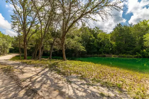 2088 Baca Loop, Flatonia, TX 78941
