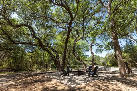 2088 Baca Loop, Flatonia, TX 78941
