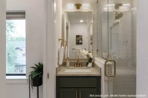 Bath - 605 E 55th St #4, Austin, TX 78751 photo 4 of 5