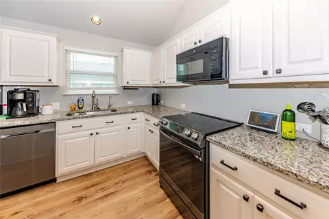 Kitchen - 303 Schuyerville Dr, Elgin, TX 78621 photo 4 of 5