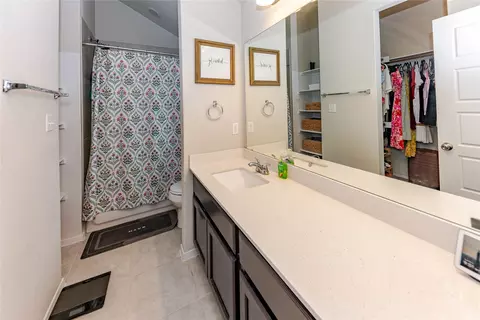 Bath - 303 Schuyerville Dr, Elgin, TX 78621 photo 2 of 4