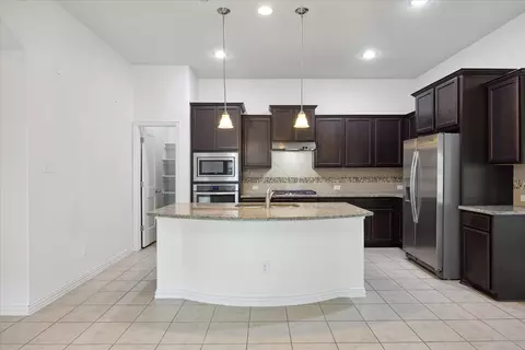 148 Peacock Trl, Buda, TX 78610 photo 5