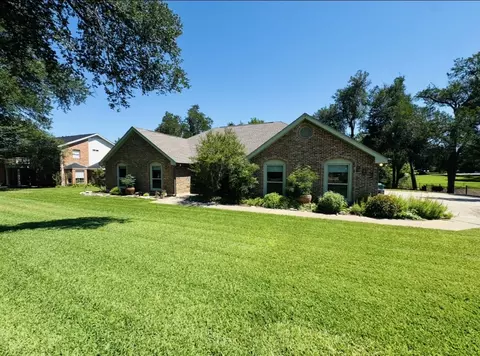 Exterior - 203 E 11th St, Elgin, TX 78621 photo 14 of 14