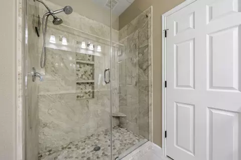 Bath - 340 Nectar Dr, Buda, TX 78610 photo 3 of 4