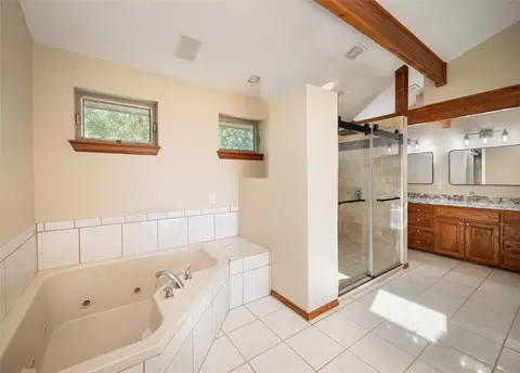 Bath - 440 Balcones Ridgeway, Bertram, TX 78605 photo 2 of 7