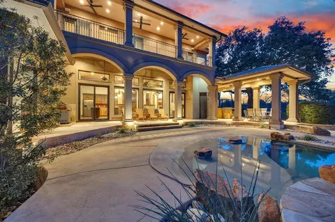 303 Yaupon Dr, Spicewood, TX 78669
