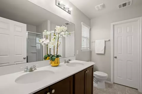 Bath - 291 Sundown Ave, Buda, TX 78610 photo 2 of 4