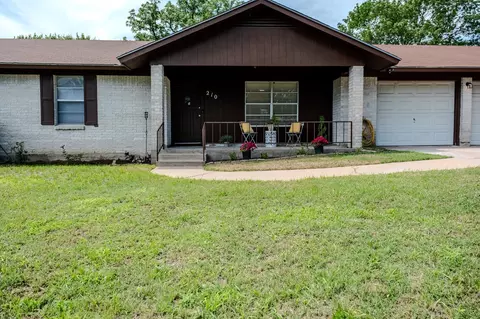 210 Loesch Dr, Elgin, TX 78621