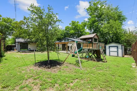Exterior - 2611 E Side Dr, Austin, TX 78704 photo 3 of 3