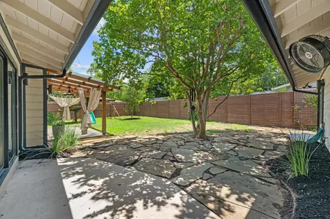 Exterior - 2611 E Side Dr, Austin, TX 78704 photo 1 of 3