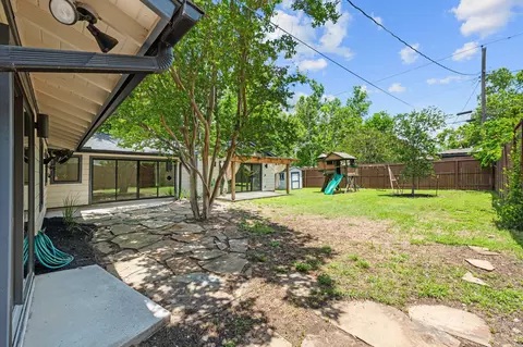 Exterior - 2611 E Side Dr, Austin, TX 78704 photo 2 of 3