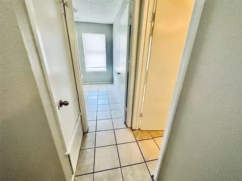 Entry Way - 5305 Woodland Oaks Ct, Austin, TX 78744 photo 1 of 4