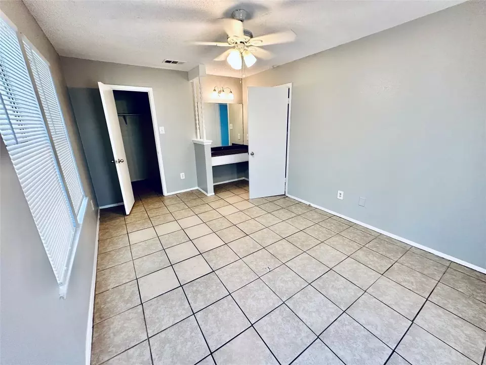 Bedroom - 5305 Woodland Oaks Ct, Austin, TX 78744 photo 3 of 5