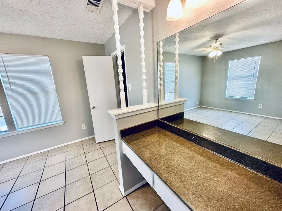 Bath - 5305 Woodland Oaks Ct, Austin, TX 78744 photo 2 of 5