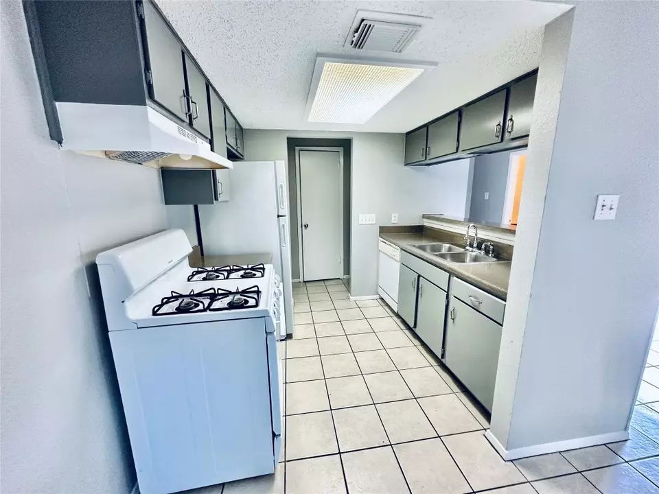 Kitchen - 5305 Woodland Oaks Ct, Austin, TX 78744 photo 5 of 5