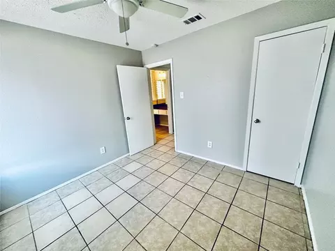 Bedroom - 5305 Woodland Oaks Ct, Austin, TX 78744 photo 1 of 5