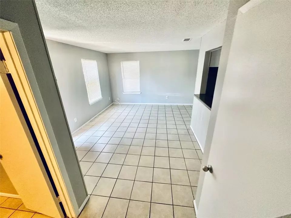 Living - 5305 Woodland Oaks Ct, Austin, TX 78744 photo 4 of 5