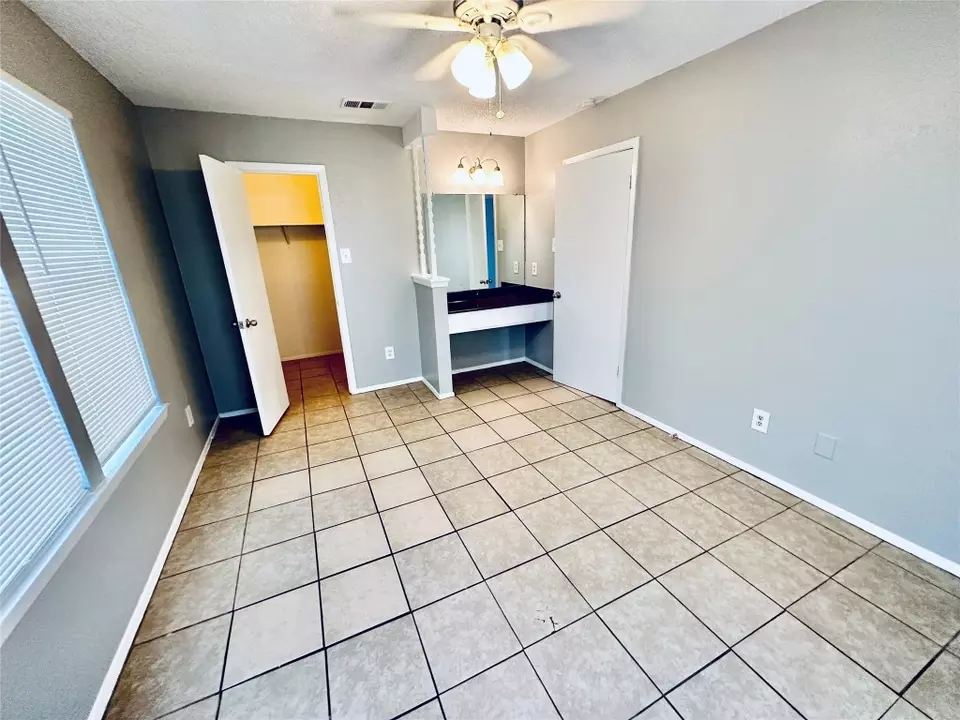 Bedroom - 5305 Woodland Oaks Ct, Austin, TX 78744 photo 2 of 5
