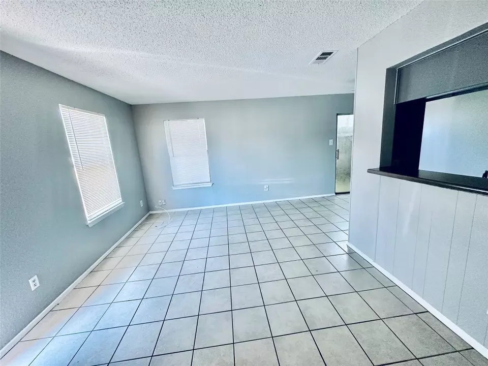 Living - 5305 Woodland Oaks Ct, Austin, TX 78744 photo 3 of 5